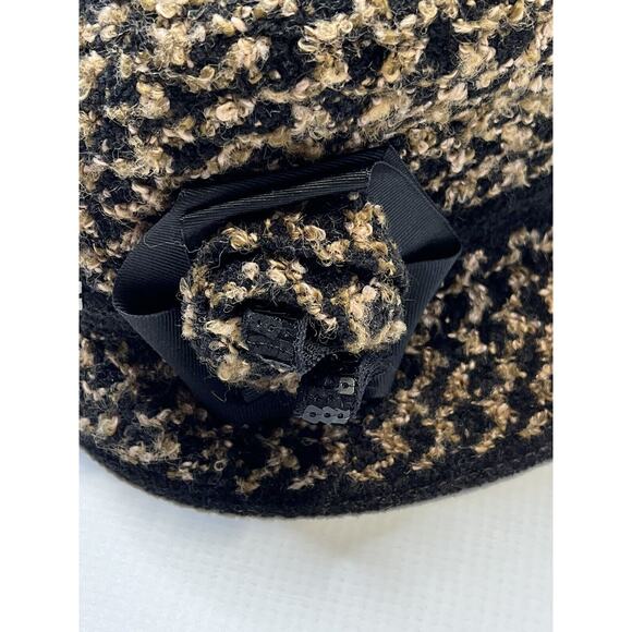 Betmar Cloche Hat One Size New York Willow Knit Boucle Bucket Flower Black Brown - Picture 6 of 9